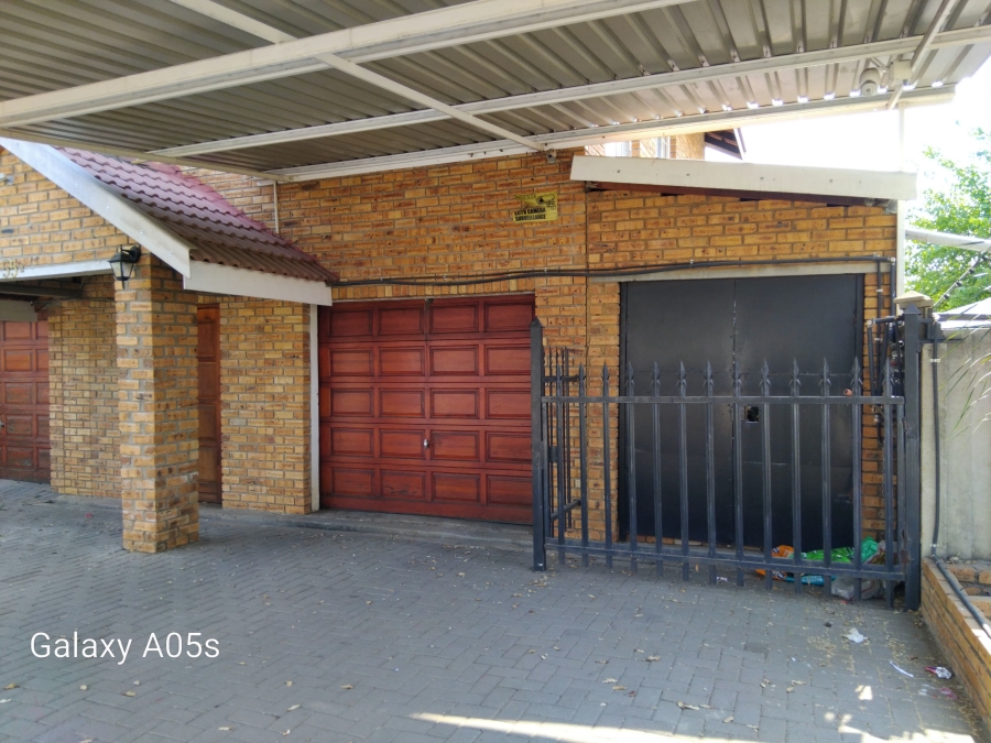 4 Bedroom Property for Sale in Oos Einde North West